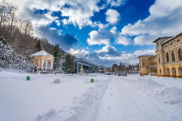 Hotel Osrodek Wypoczynkowy Gromada Krynica-Zdrój Esterno foto